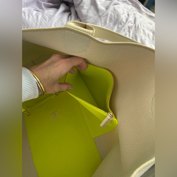 Rothy's The Large Lightweight Tote Cream Neon Green Handle Machine Washable - Picture 6 of 16